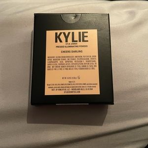 Kylie Pressed Illuminating Powder Cheers Darling